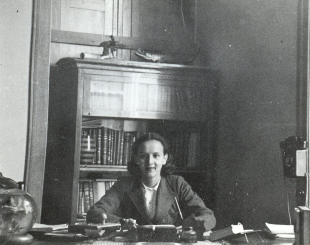 Doctora Ana Rosa Rojas tomó posesión como la primera jueza en el país